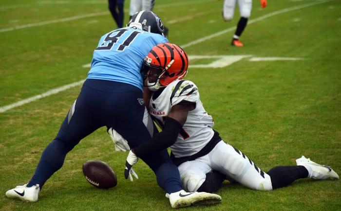 Nov 27, 2022; Nashville, Tennessee, USA; Cincinnati Bengals cornerback Mike Hilton (21) breaks up a pass intended for Tennessee Titans tight end Austin Hooper (81) during the first half at Nissan Stadium. Mandatory Credit: Christopher Hanewinckel-USA TODAY Sports